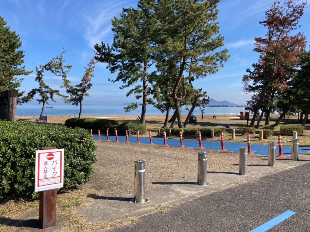 琵琶湖岸のBIWAKOモニュメント ＜第2なぎさ公園入口＞