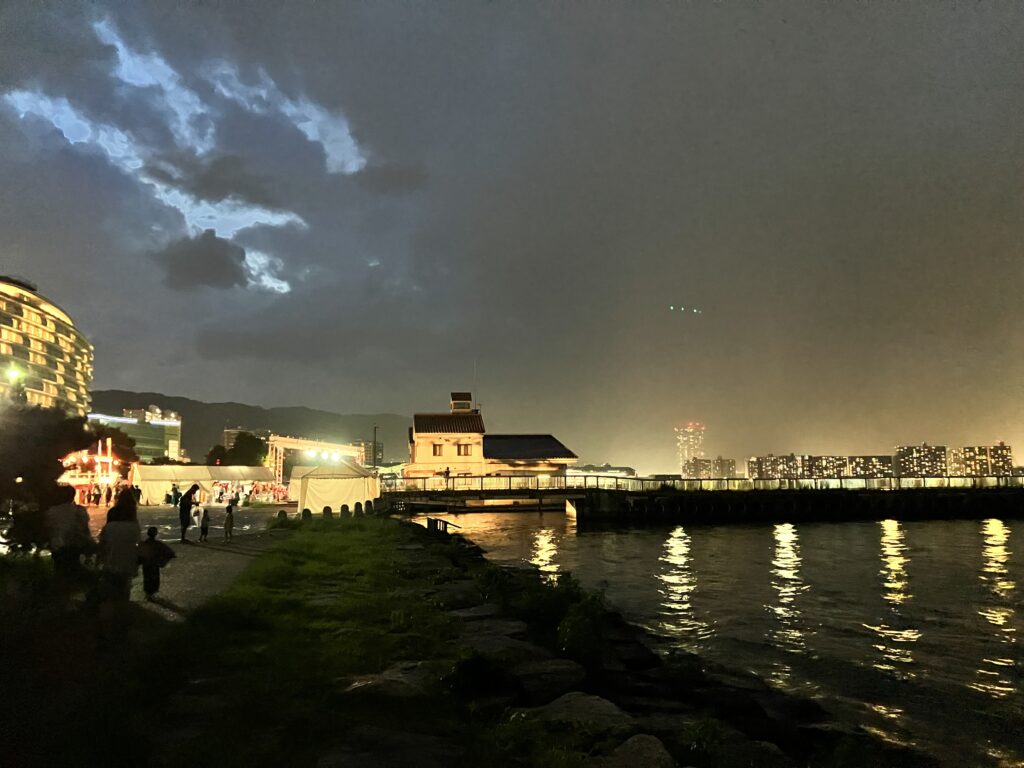 ビワコイ祭り 花火の打ち上がる大津港