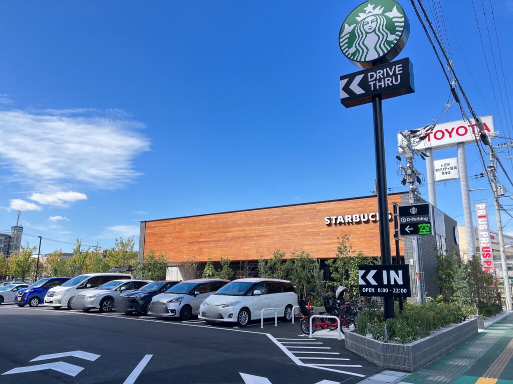 駐車場も広そうです。 ＜スタバ南草津西口店＞