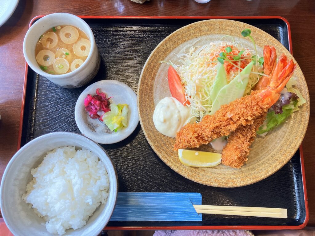 陶園のエビフライ定食